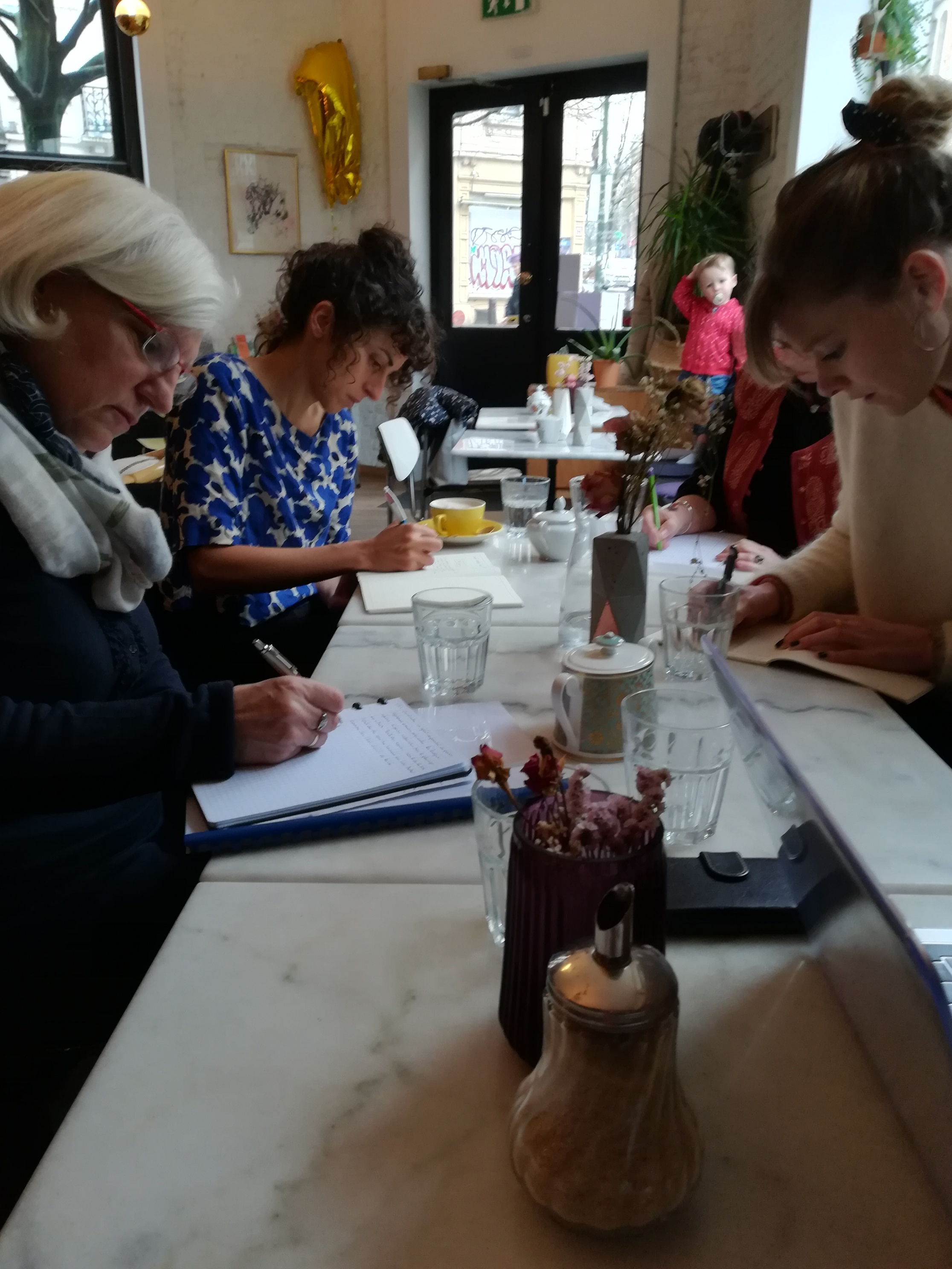 Atelier Decriture Dans Un Cafe